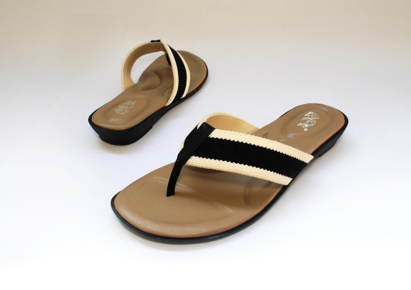 Women's Slippers & Sandals